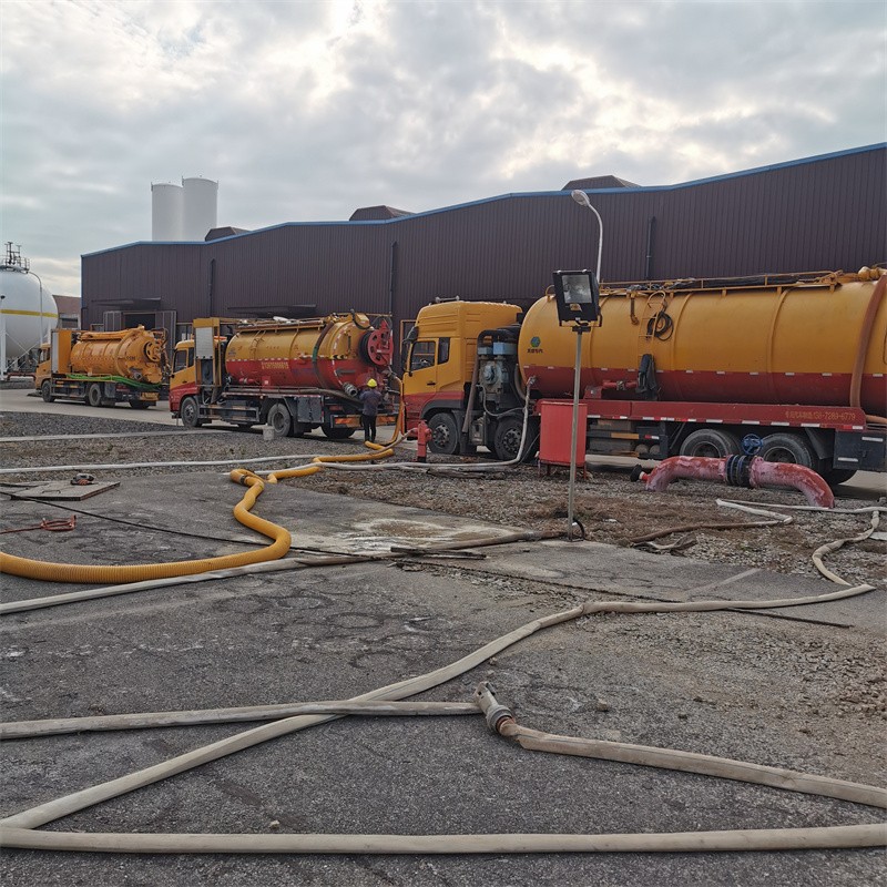 桑珠孜污水池清理