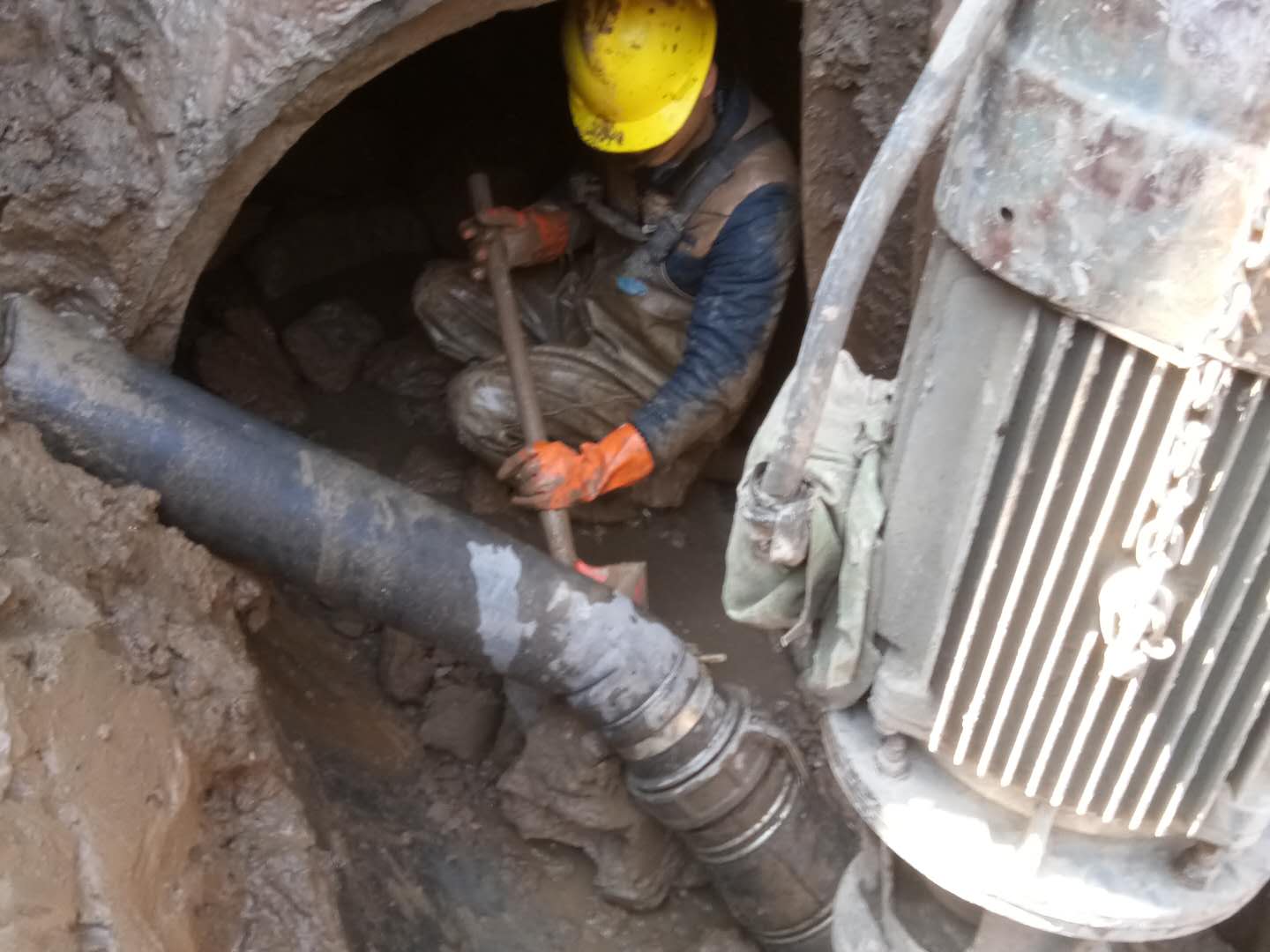 桑珠孜管道清淤