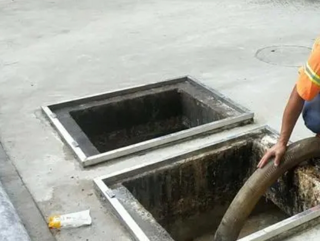 桑珠孜化粪池清理