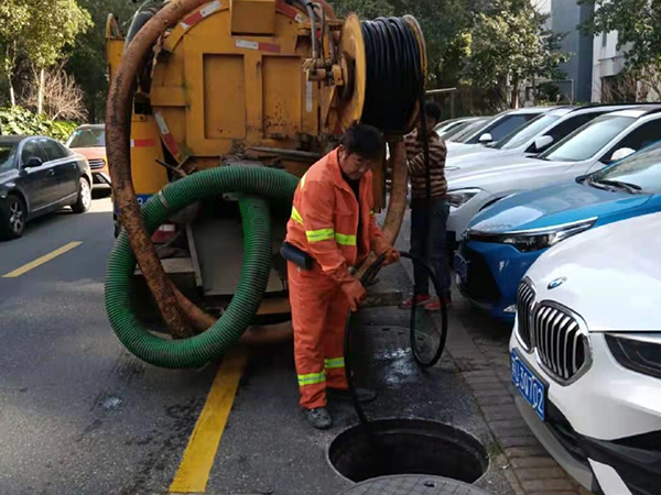 桑珠孜排污管道清淤